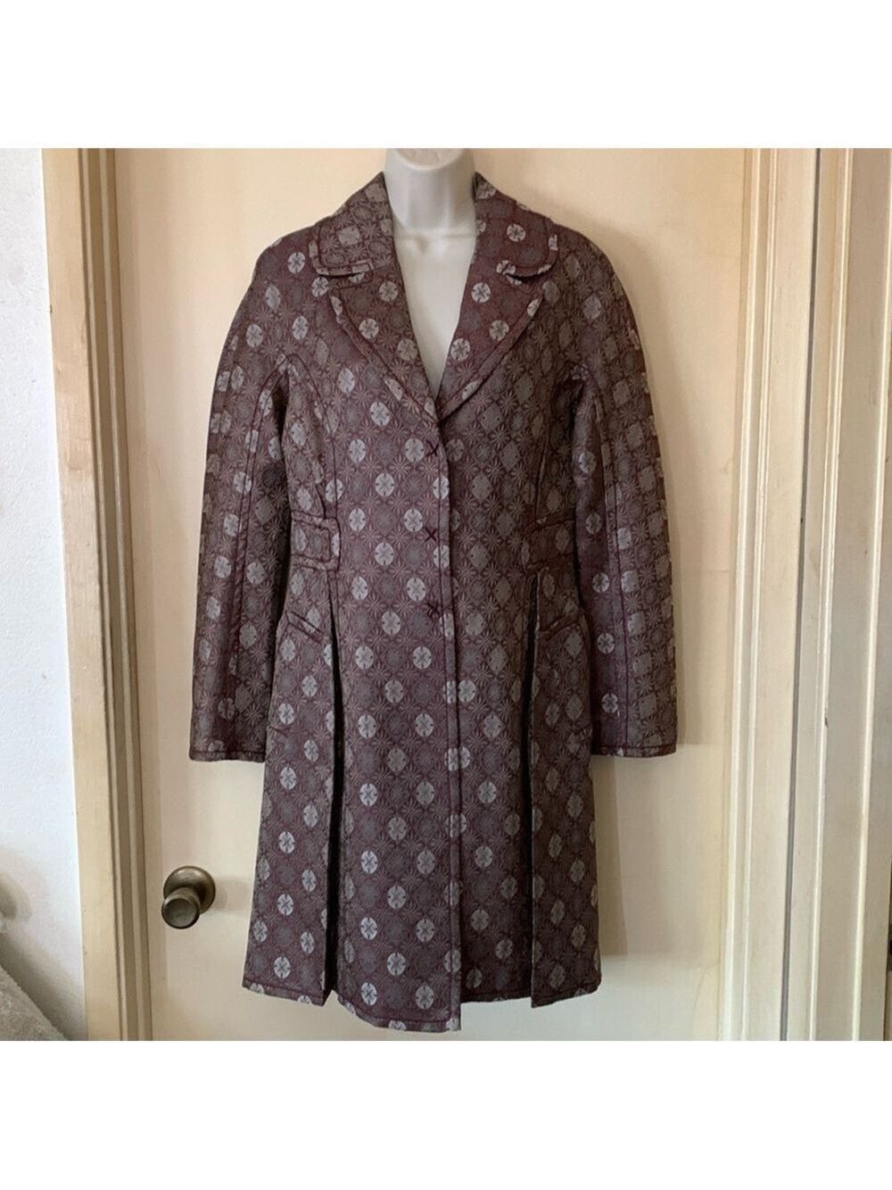 Leon Max limited edition burgundy and gold renaissance coat size 2